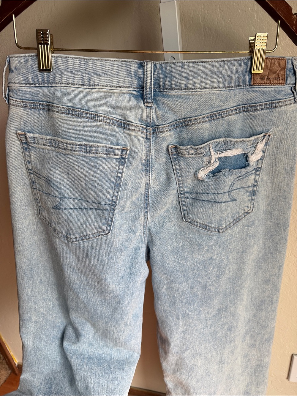 American Eagle High-Rise Baggy Wide-Leg Light Wash Jeans Size 10 - Picture 7 of 7